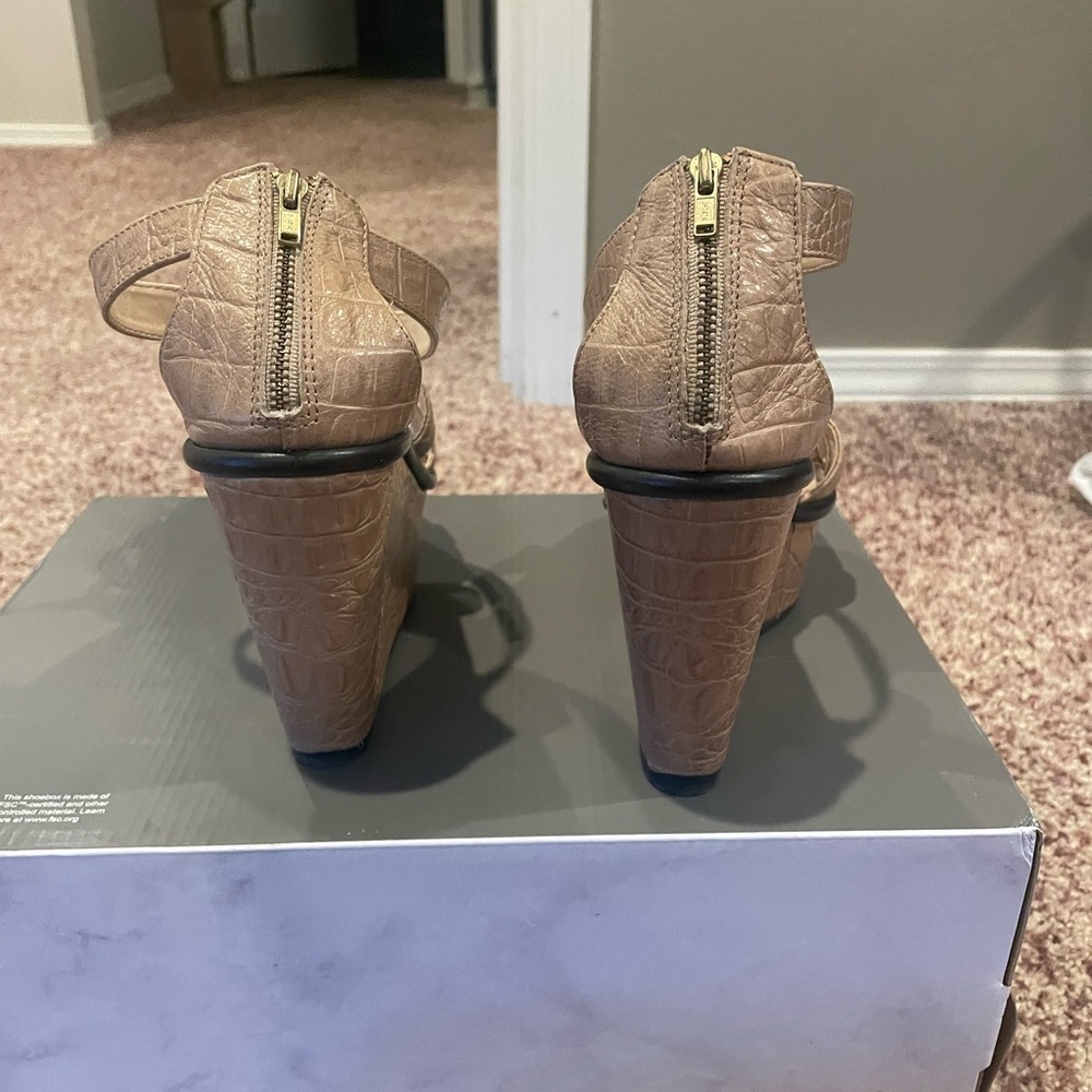 Talbots size 7 wedges brown - Picture 2 of 7